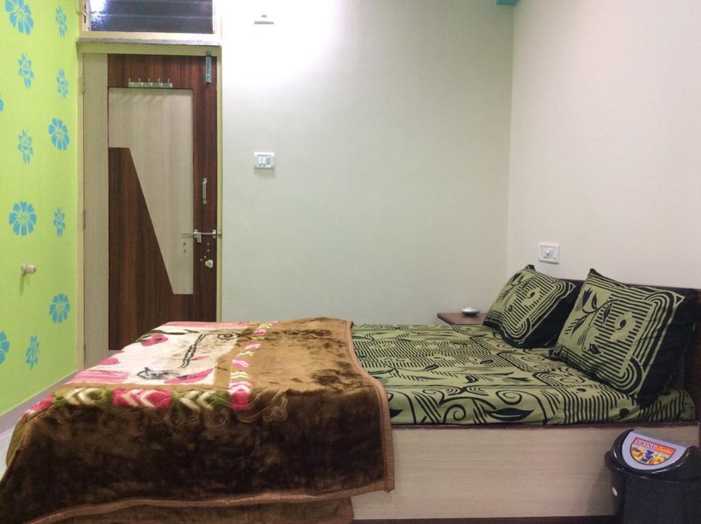 Hotel Honey Bunny Ahmedabad Phòng bức ảnh